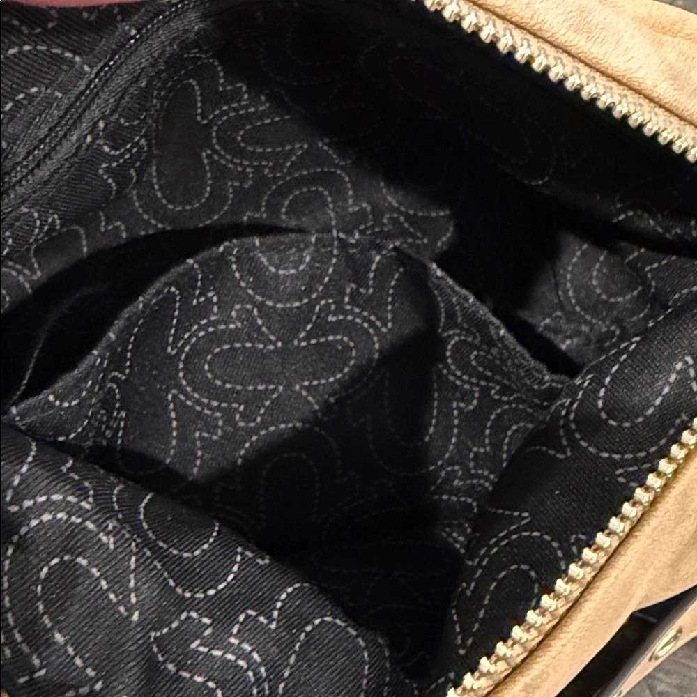 True Religion Shoulder Mini Purse Faux Faux Leather Suede Feel Camel Gold Tones - Picture 12 of 16